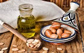 طلای مایع؛ راز زیبایی در قطره‌ای روغن